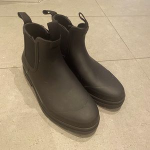 Everlane Chelsea Rain boots Black size 8